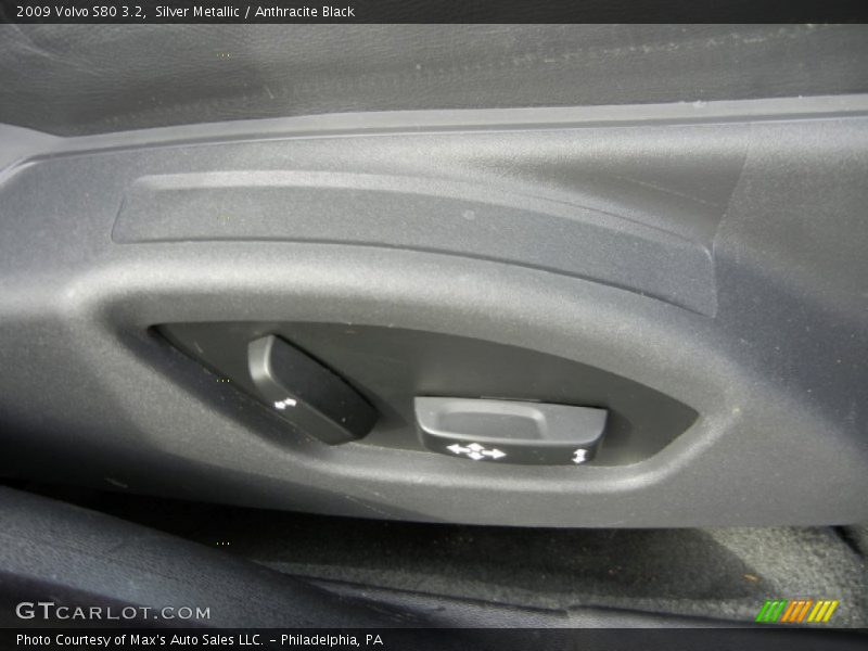 Silver Metallic / Anthracite Black 2009 Volvo S80 3.2