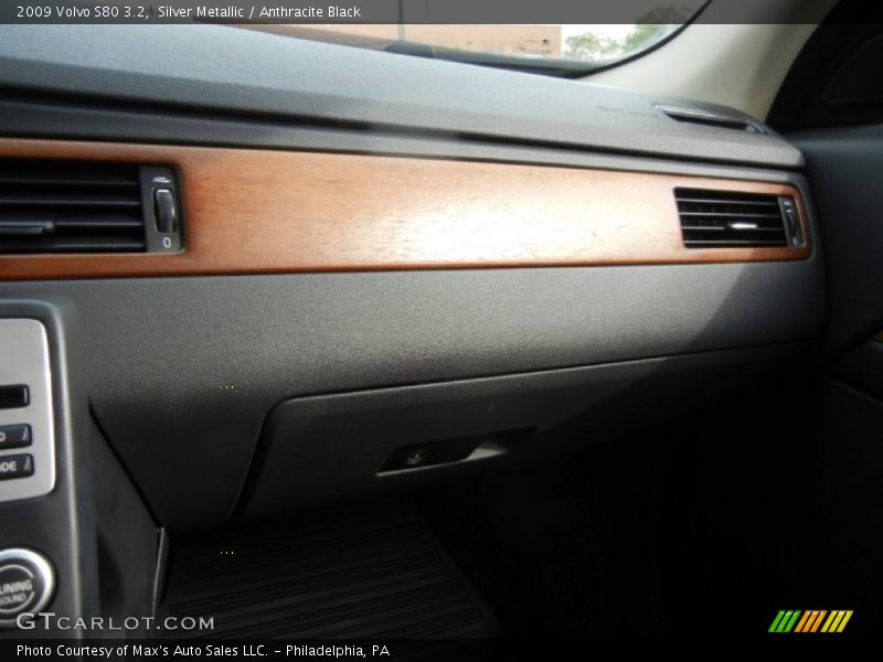 Silver Metallic / Anthracite Black 2009 Volvo S80 3.2