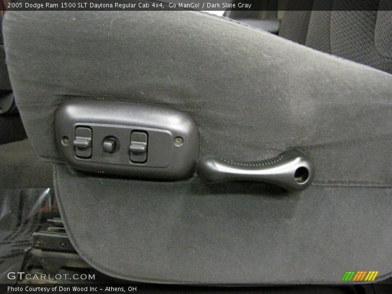 Controls of 2005 Ram 1500 SLT Daytona Regular Cab 4x4