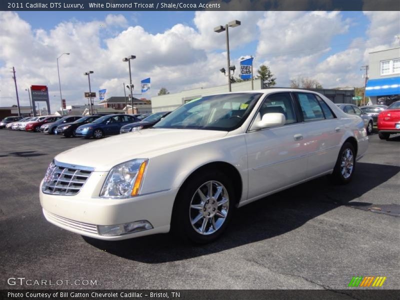 White Diamond Tricoat / Shale/Cocoa Accents 2011 Cadillac DTS Luxury