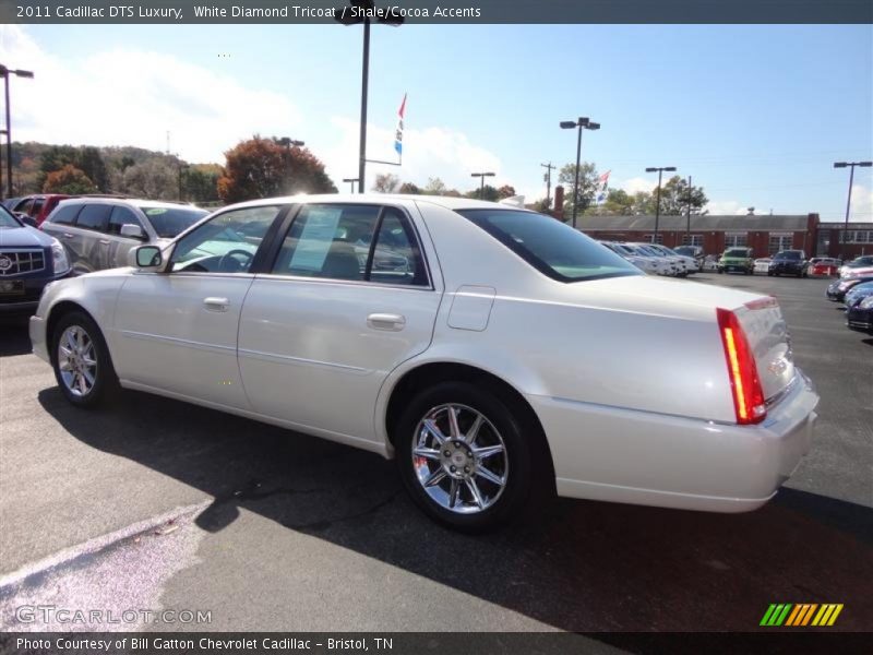 White Diamond Tricoat / Shale/Cocoa Accents 2011 Cadillac DTS Luxury