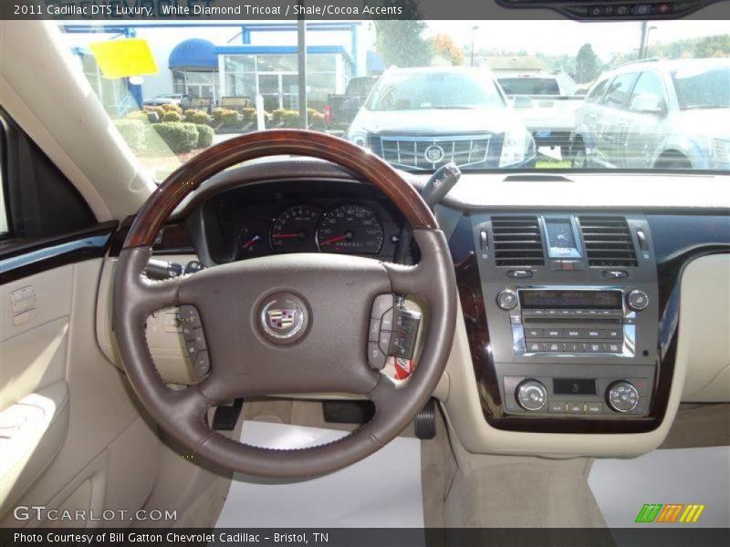 White Diamond Tricoat / Shale/Cocoa Accents 2011 Cadillac DTS Luxury