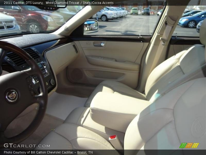White Diamond Tricoat / Shale/Cocoa Accents 2011 Cadillac DTS Luxury