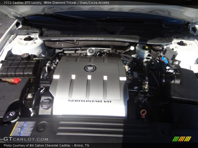 White Diamond Tricoat / Shale/Cocoa Accents 2011 Cadillac DTS Luxury