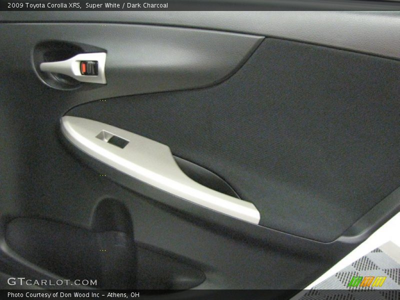 Super White / Dark Charcoal 2009 Toyota Corolla XRS