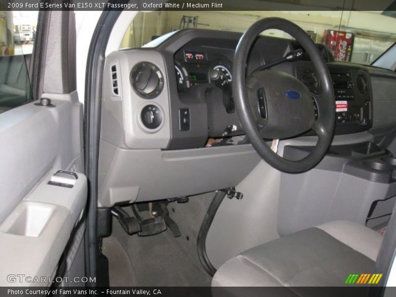 Dashboard of 2009 E Series Van E150 XLT Passenger