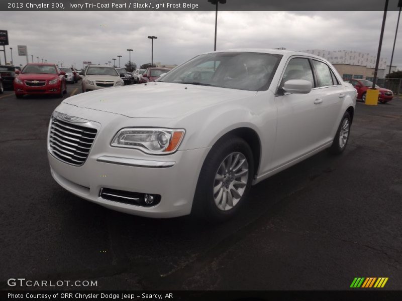 Ivory Tri-Coat Pearl / Black/Light Frost Beige 2013 Chrysler 300