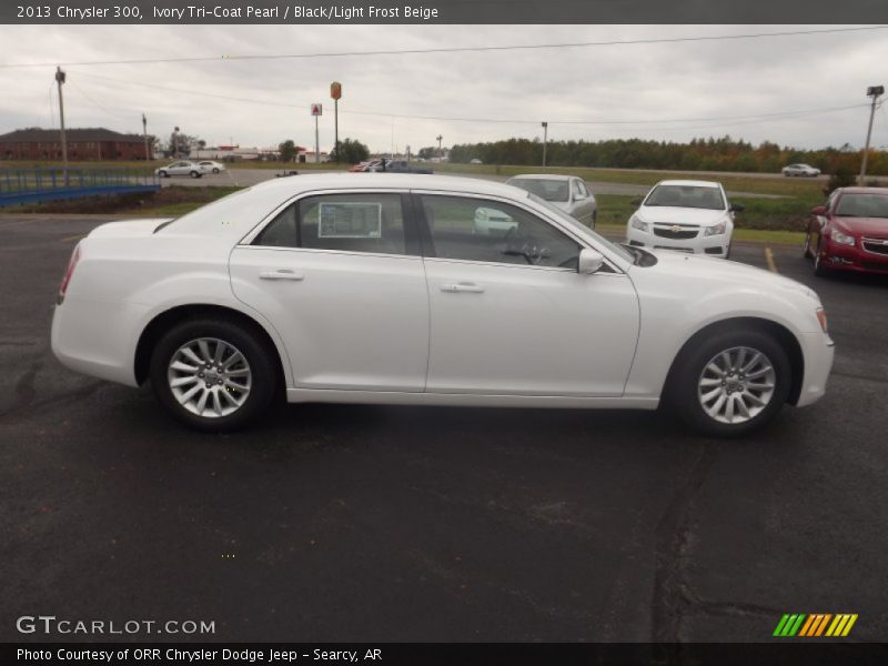 Ivory Tri-Coat Pearl / Black/Light Frost Beige 2013 Chrysler 300