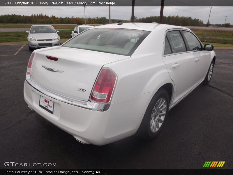 Ivory Tri-Coat Pearl / Black/Light Frost Beige 2013 Chrysler 300