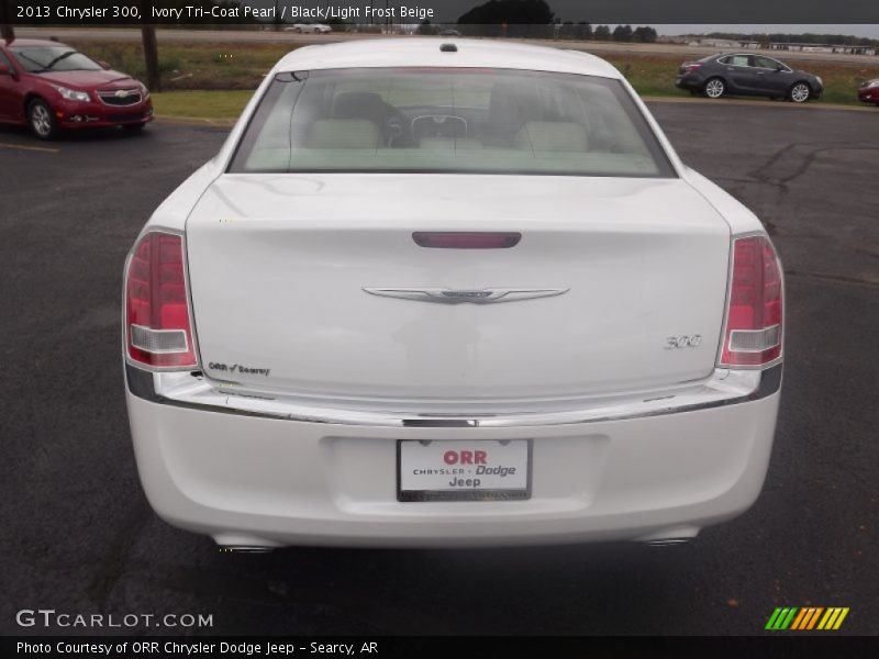 Ivory Tri-Coat Pearl / Black/Light Frost Beige 2013 Chrysler 300