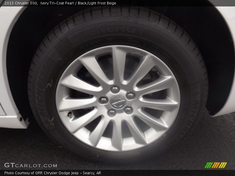 Ivory Tri-Coat Pearl / Black/Light Frost Beige 2013 Chrysler 300