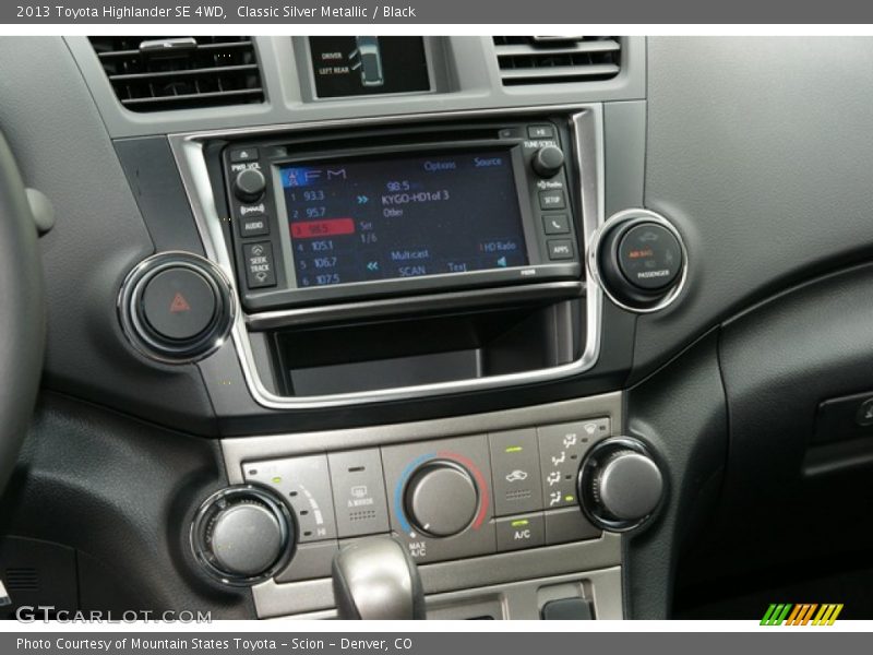 Classic Silver Metallic / Black 2013 Toyota Highlander SE 4WD