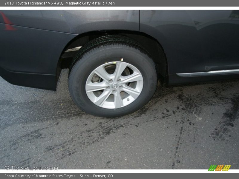 Magnetic Gray Metallic / Ash 2013 Toyota Highlander V6 4WD