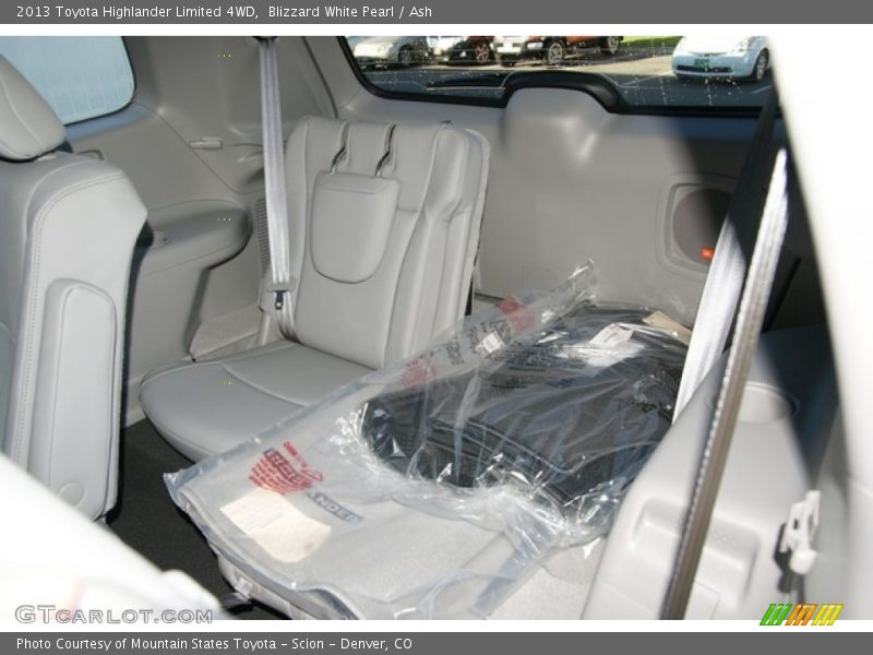 Blizzard White Pearl / Ash 2013 Toyota Highlander Limited 4WD