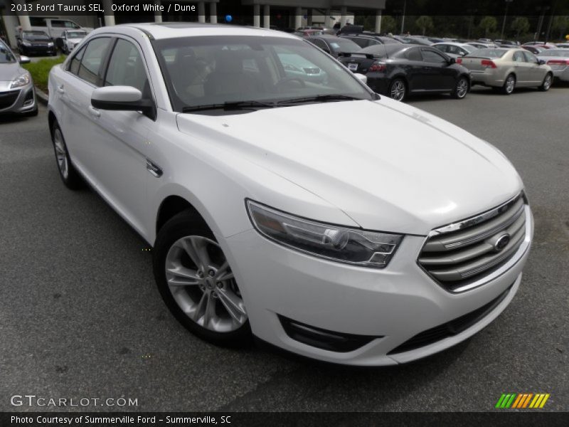 Oxford White / Dune 2013 Ford Taurus SEL