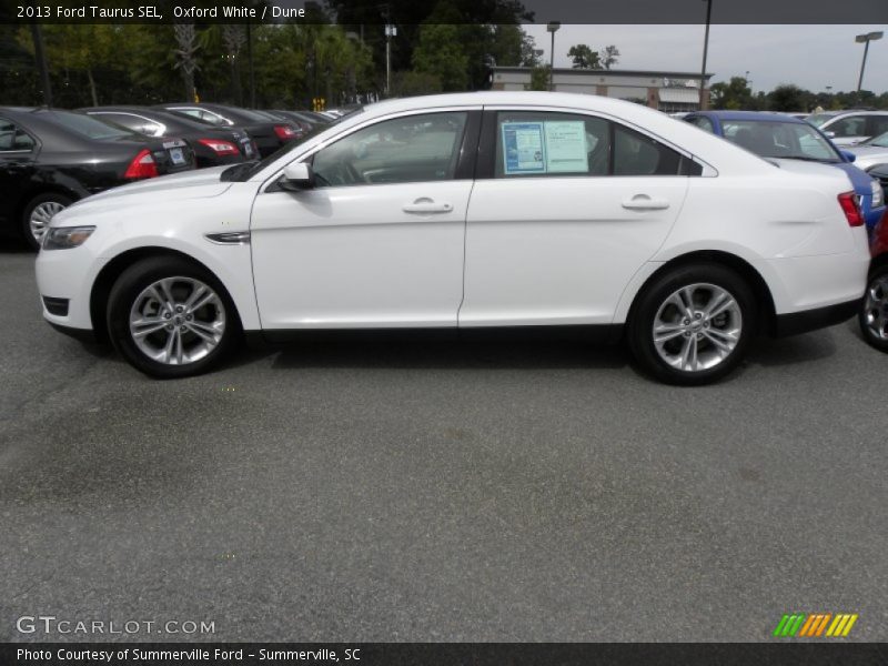 Oxford White / Dune 2013 Ford Taurus SEL