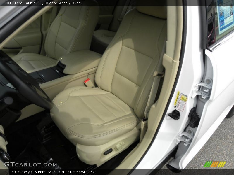 Oxford White / Dune 2013 Ford Taurus SEL