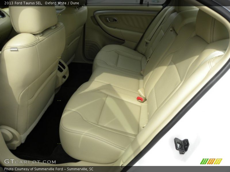 Oxford White / Dune 2013 Ford Taurus SEL