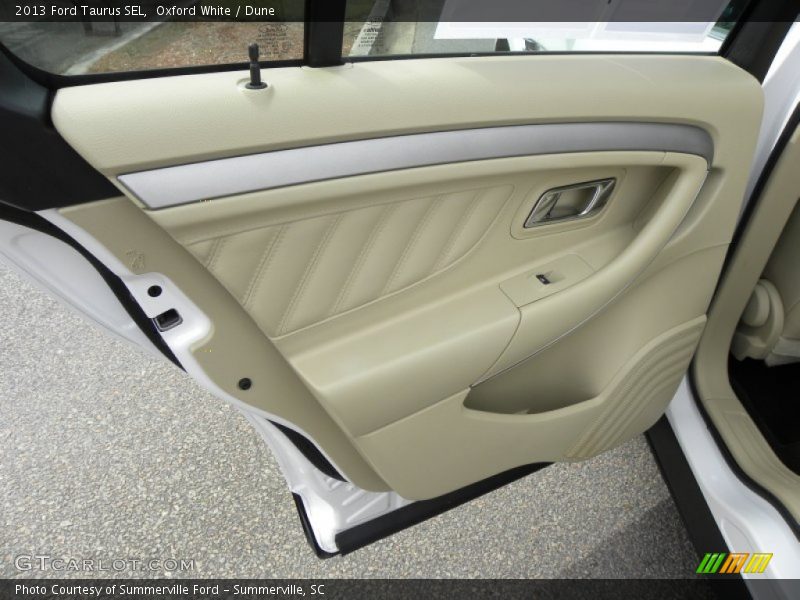 Oxford White / Dune 2013 Ford Taurus SEL