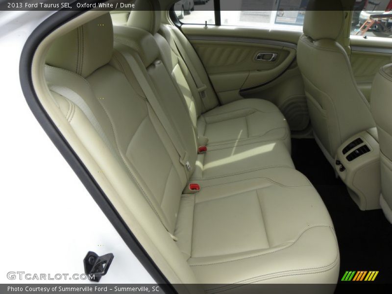 Oxford White / Dune 2013 Ford Taurus SEL