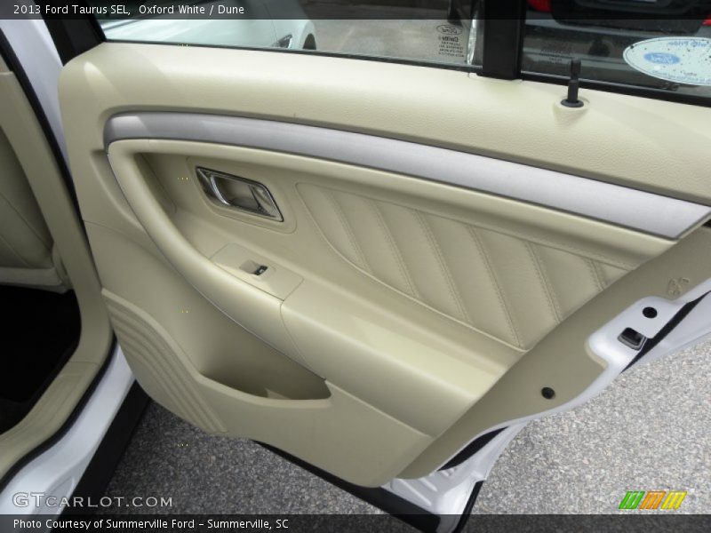 Oxford White / Dune 2013 Ford Taurus SEL