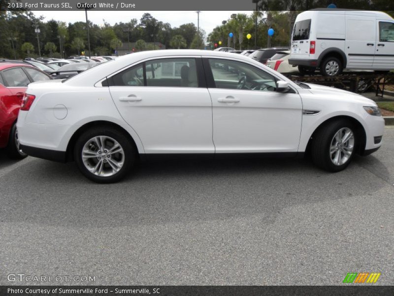 Oxford White / Dune 2013 Ford Taurus SEL