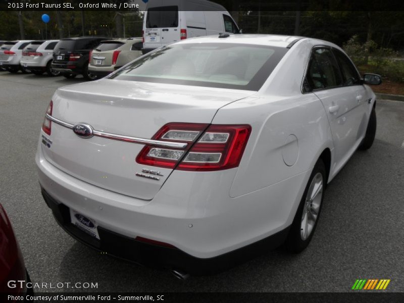 Oxford White / Dune 2013 Ford Taurus SEL
