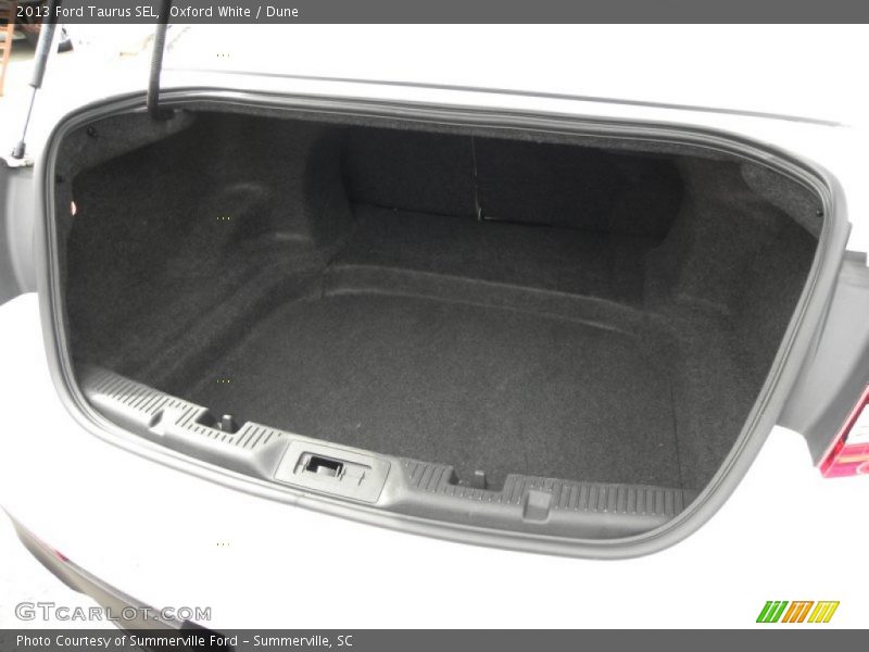 Oxford White / Dune 2013 Ford Taurus SEL