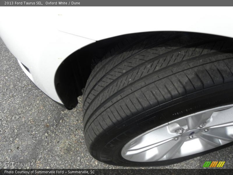 Oxford White / Dune 2013 Ford Taurus SEL