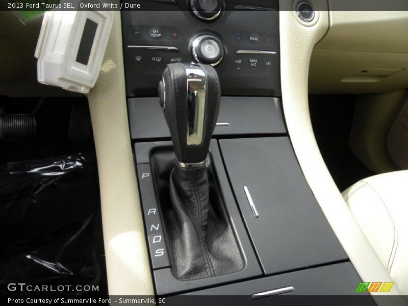 Oxford White / Dune 2013 Ford Taurus SEL