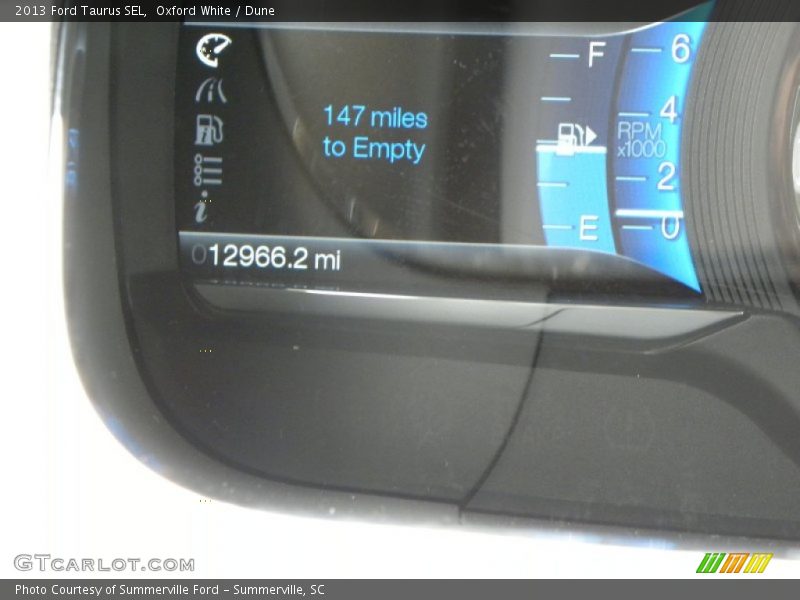 Oxford White / Dune 2013 Ford Taurus SEL