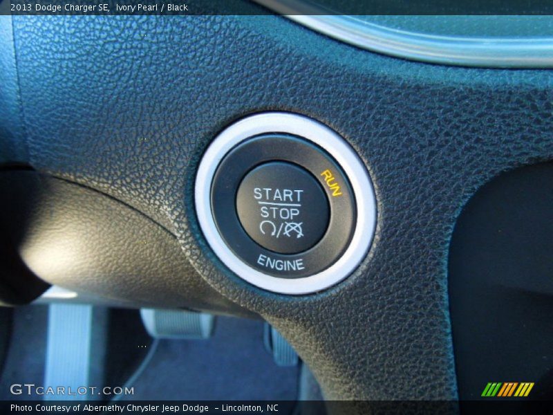 Ivory Pearl / Black 2013 Dodge Charger SE