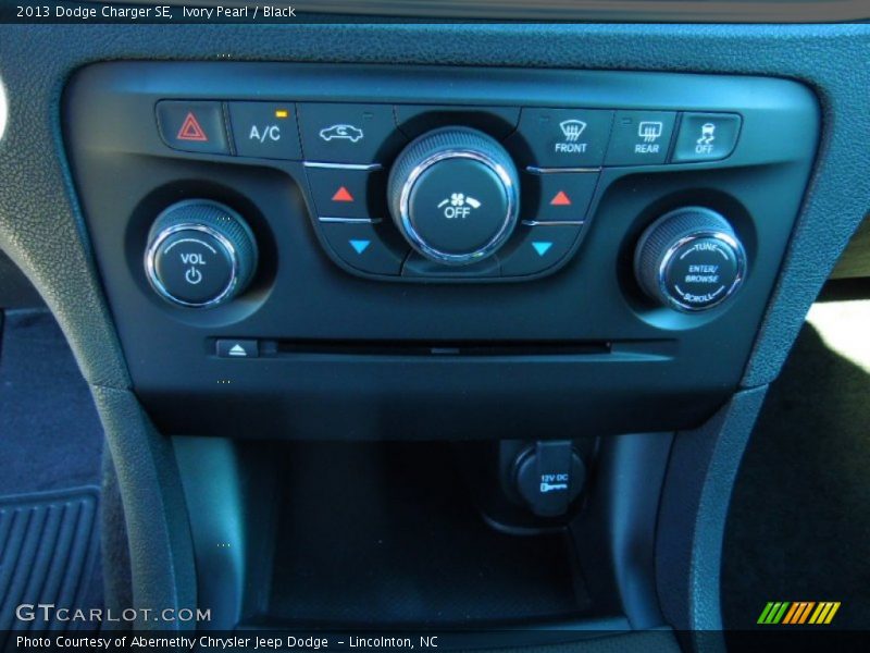 Ivory Pearl / Black 2013 Dodge Charger SE