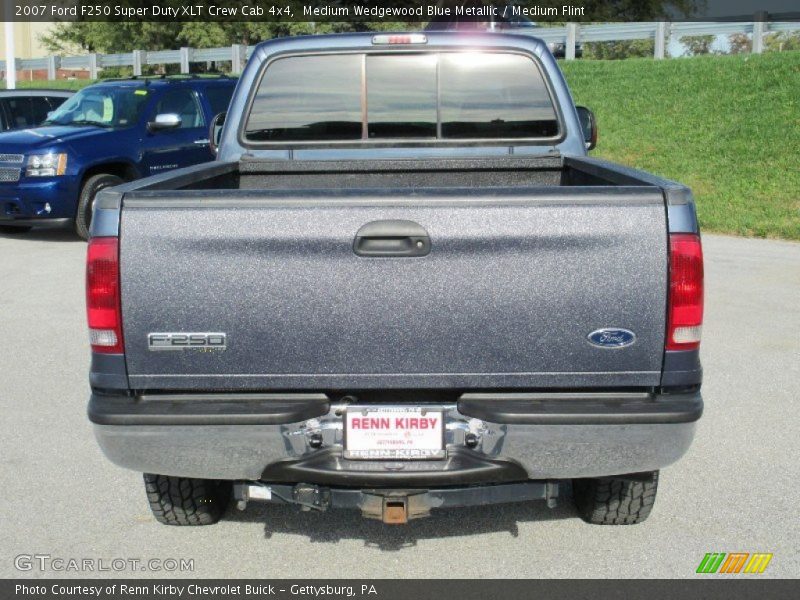 Medium Wedgewood Blue Metallic / Medium Flint 2007 Ford F250 Super Duty XLT Crew Cab 4x4