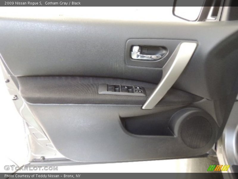 Gotham Gray / Black 2009 Nissan Rogue S