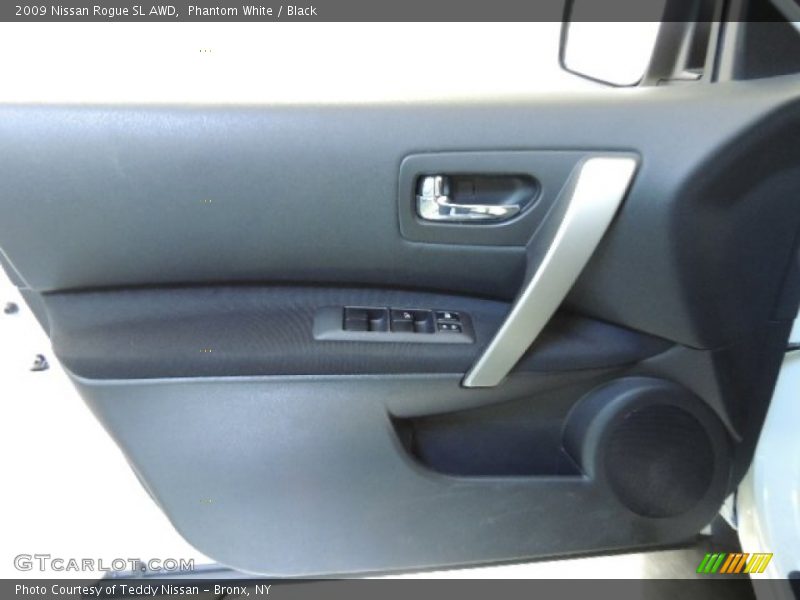 Phantom White / Black 2009 Nissan Rogue SL AWD