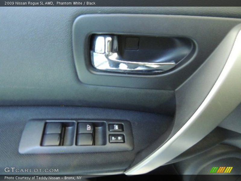 Phantom White / Black 2009 Nissan Rogue SL AWD
