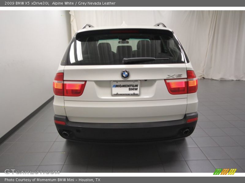 Alpine White / Grey Nevada Leather 2009 BMW X5 xDrive30i