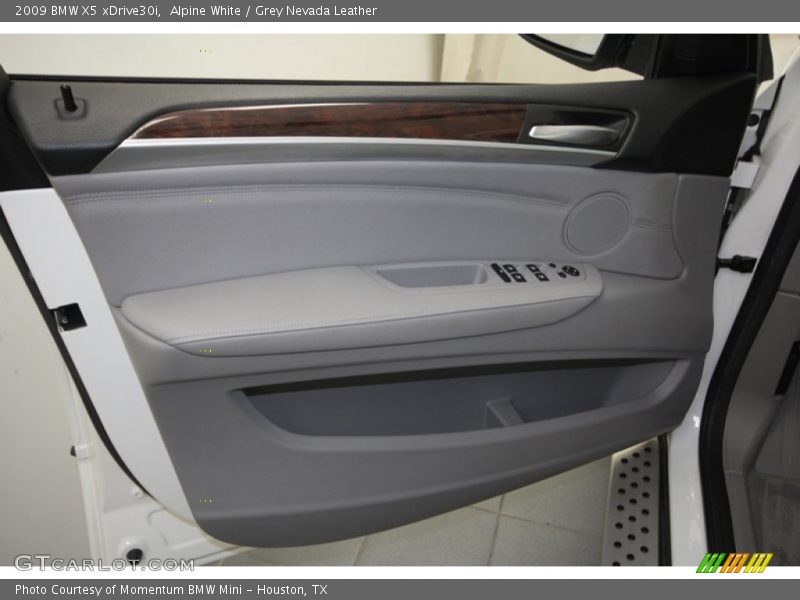 Alpine White / Grey Nevada Leather 2009 BMW X5 xDrive30i