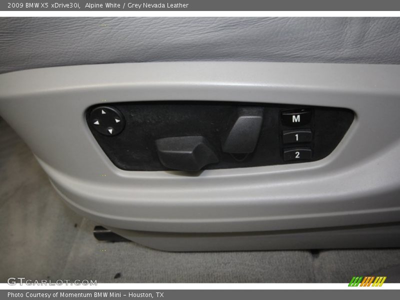 Alpine White / Grey Nevada Leather 2009 BMW X5 xDrive30i