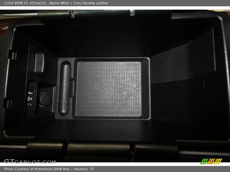 Alpine White / Grey Nevada Leather 2009 BMW X5 xDrive30i