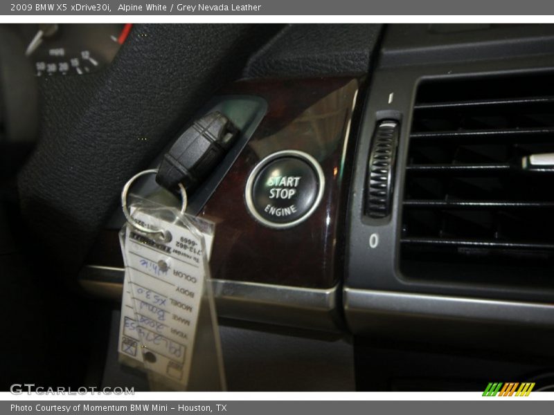 Alpine White / Grey Nevada Leather 2009 BMW X5 xDrive30i