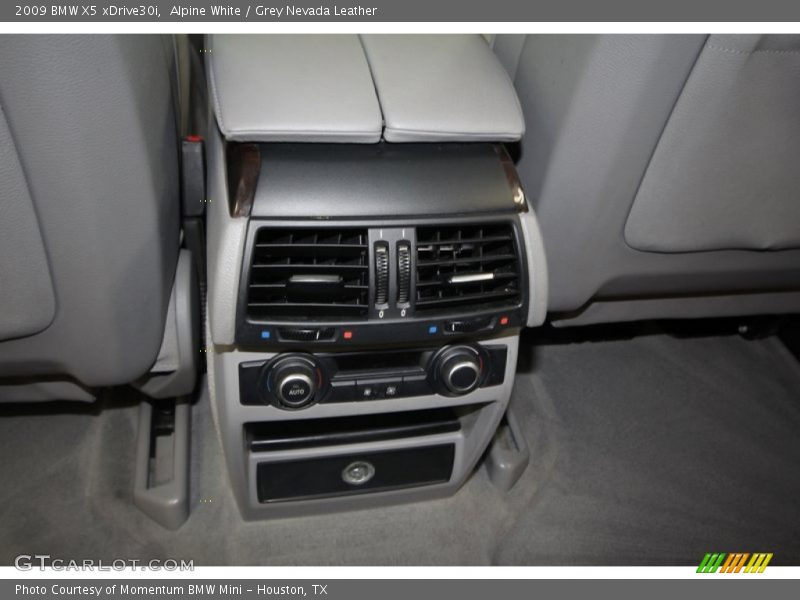Alpine White / Grey Nevada Leather 2009 BMW X5 xDrive30i