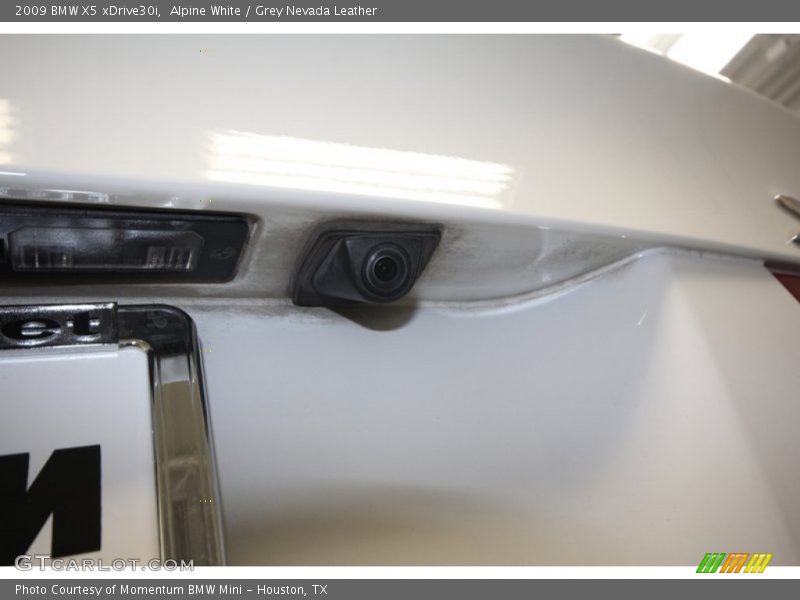Alpine White / Grey Nevada Leather 2009 BMW X5 xDrive30i