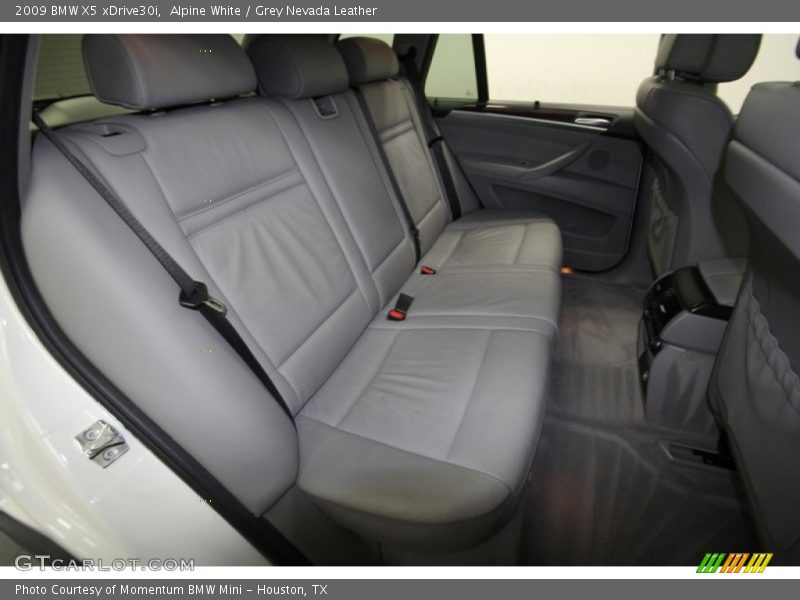 Alpine White / Grey Nevada Leather 2009 BMW X5 xDrive30i