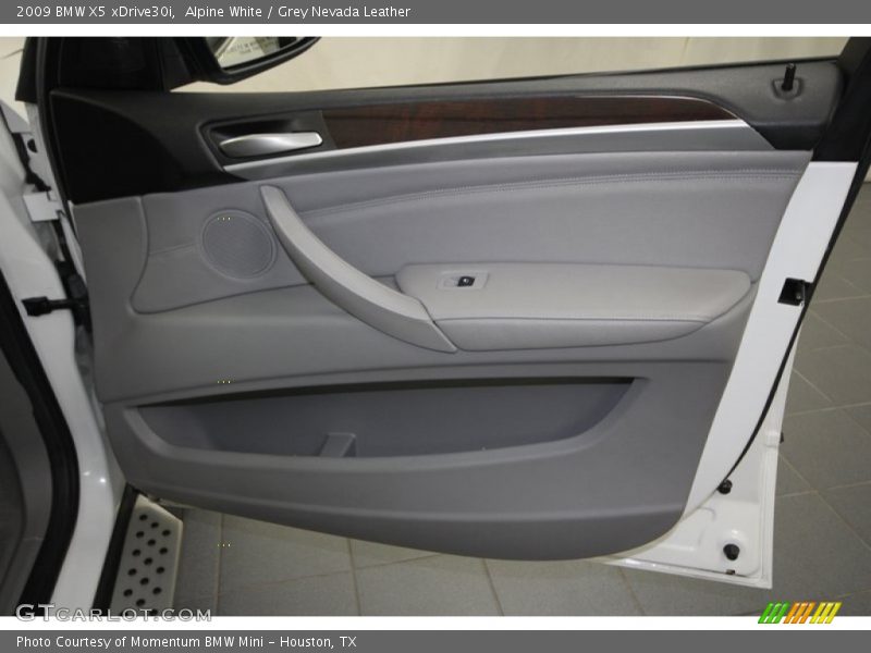 Alpine White / Grey Nevada Leather 2009 BMW X5 xDrive30i