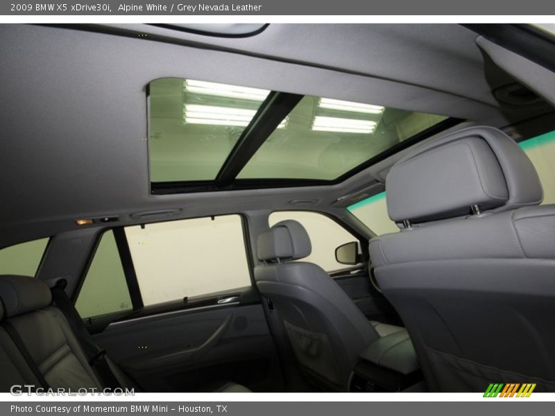 Alpine White / Grey Nevada Leather 2009 BMW X5 xDrive30i