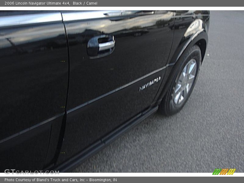 Black / Camel 2006 Lincoln Navigator Ultimate 4x4