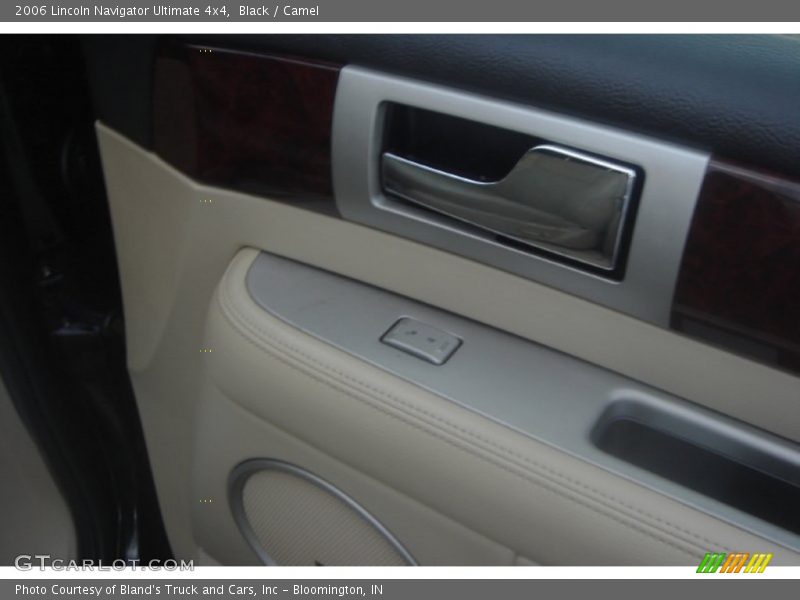 Black / Camel 2006 Lincoln Navigator Ultimate 4x4