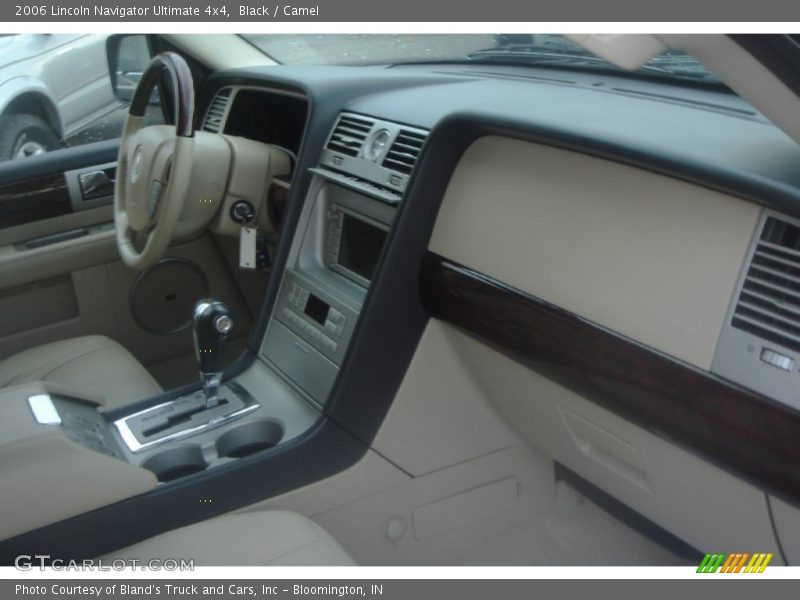 Black / Camel 2006 Lincoln Navigator Ultimate 4x4